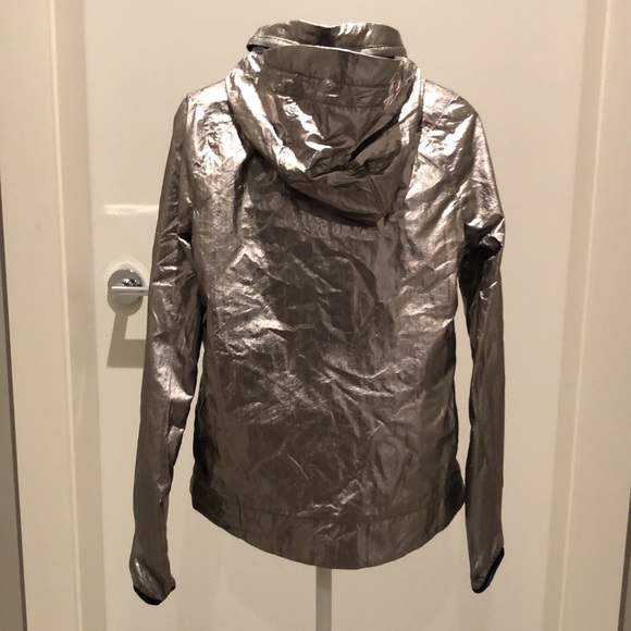 Ivivva girl’s iridescent windbreaker - Picture 2 of 12